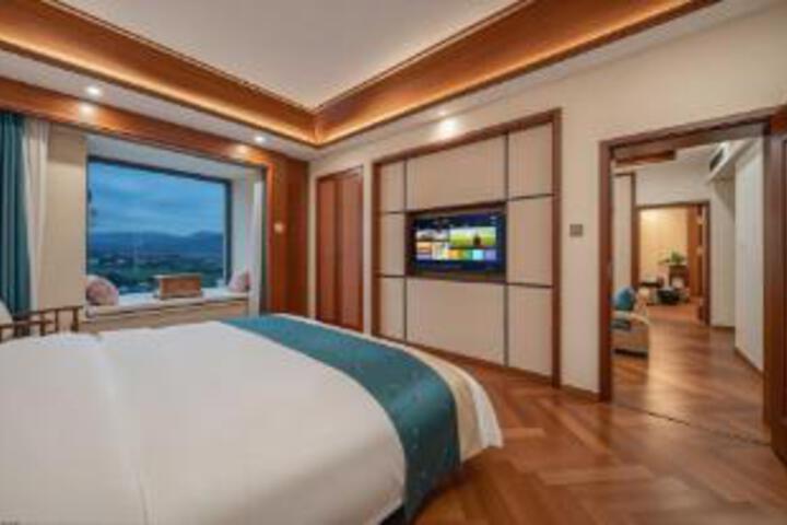 Room 15 of 16