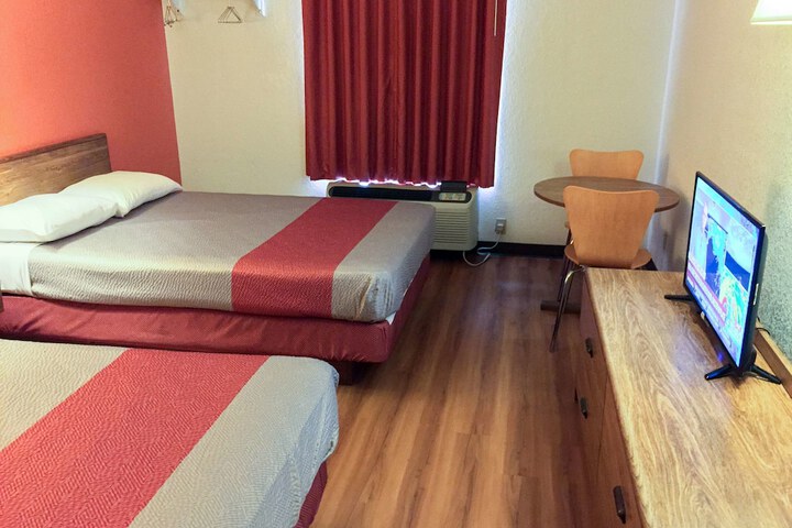 2 Double Beds (1 of 4)