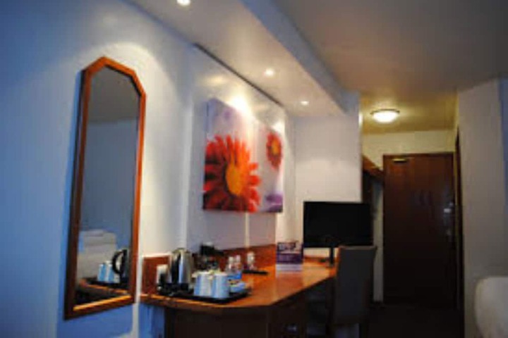 Room 14 of 18