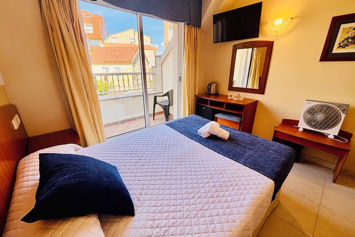 Room 12 of 76