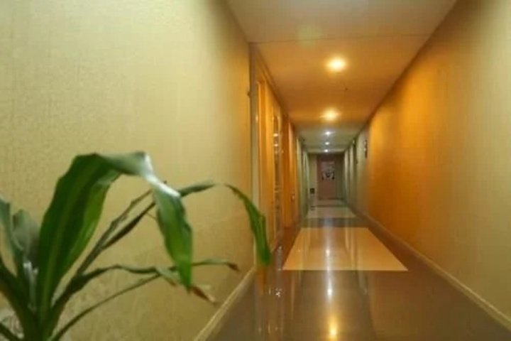 Room 8 of 11