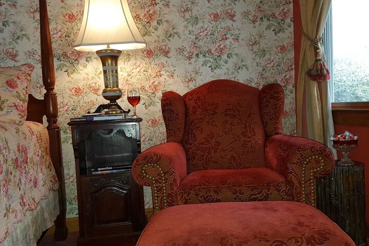 Room 12 of 107