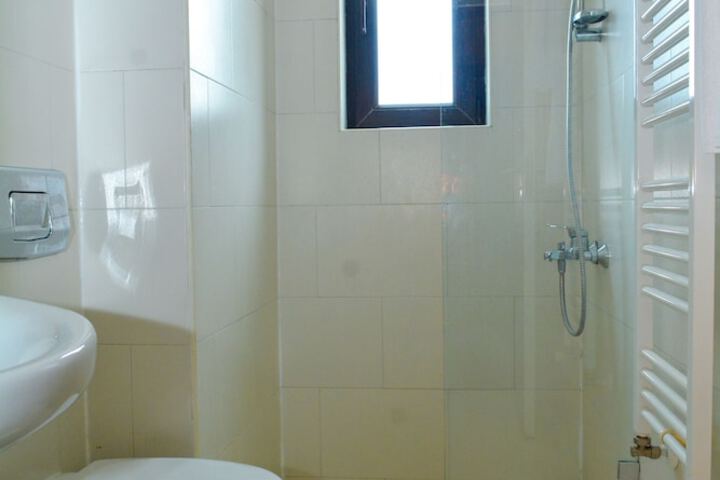 Room 32 of 46