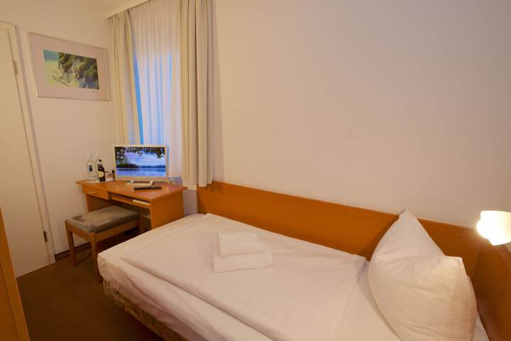 Room 20 of 106