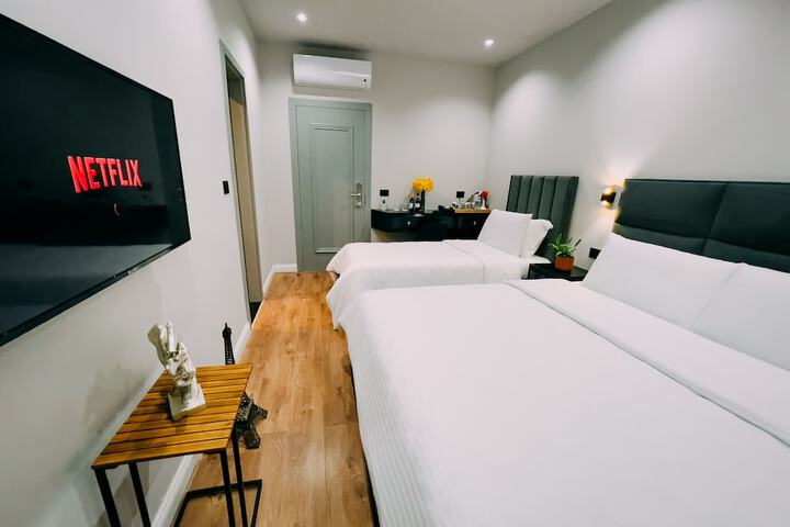 Room 5 of 121