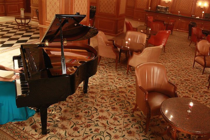 Lounge 78 of 91