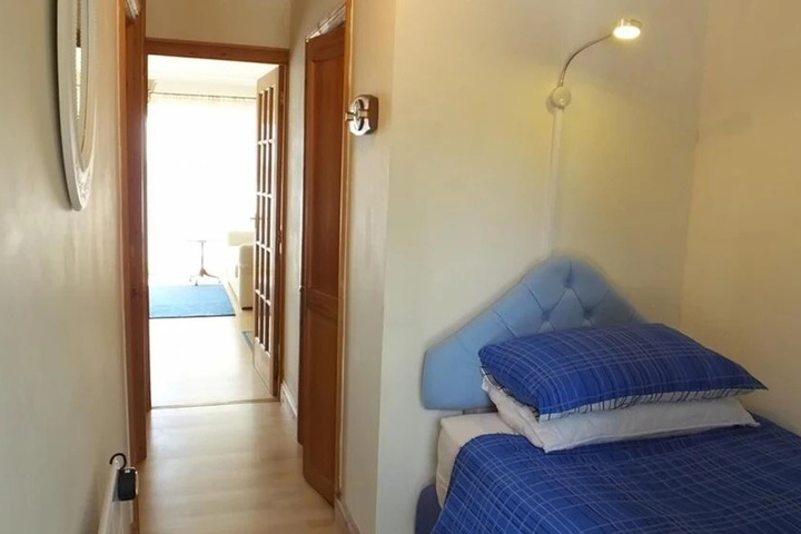 Room 4 of 13