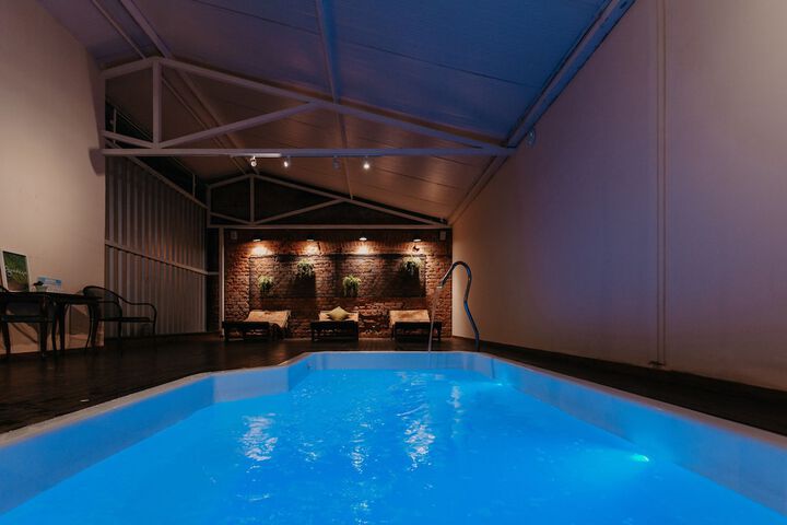 Pool 38 of 52