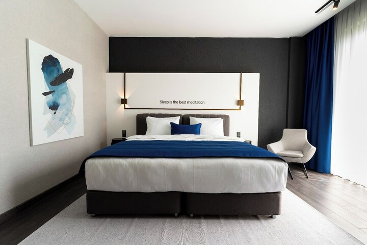 Room 18 of 46