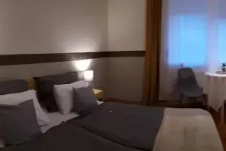 Room 5 of 19