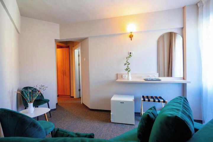 Room 19 of 28