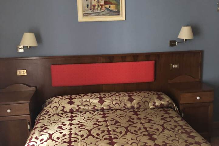 Room 33 of 148