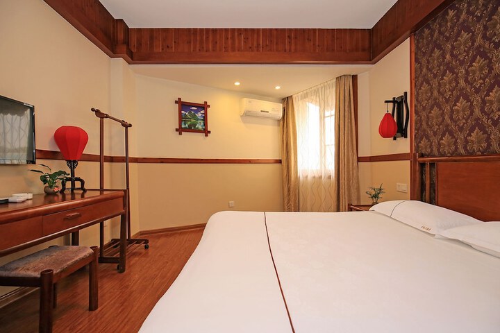 Room 33 of 51