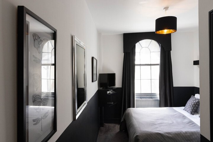 Room 50 of 92
