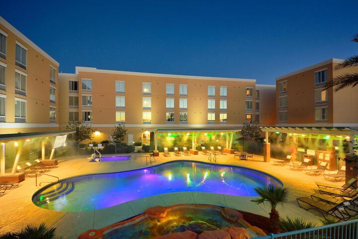 Hotel Pool