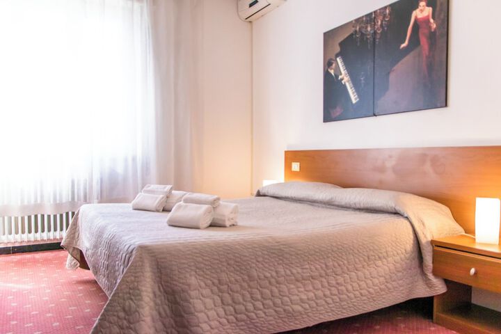 Room 11 of 23