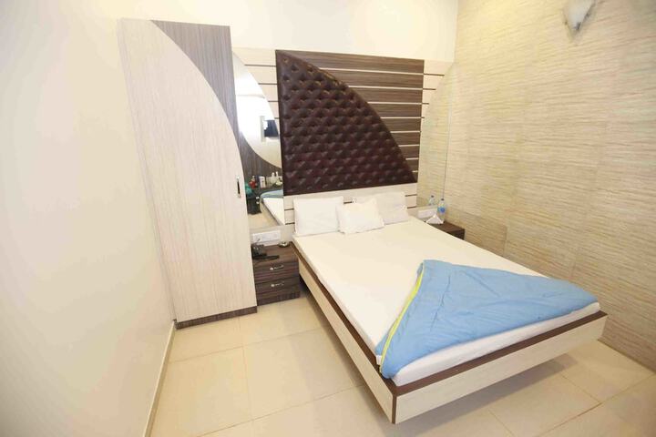 Room 8 of 32