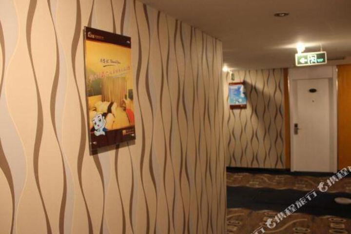 West Hotel (Suzhou Shilu Metro Station Shantang Street)