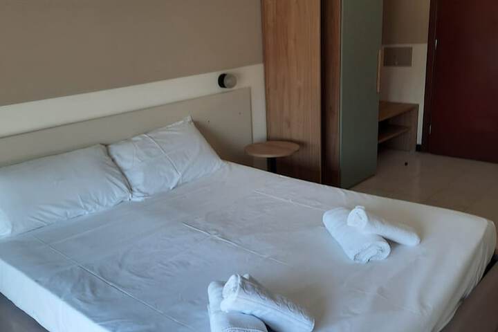 Room 9 of 25