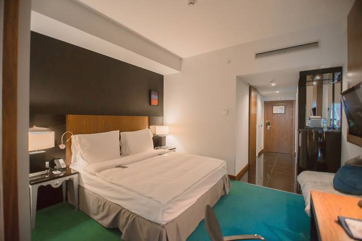 Room 57 of 186