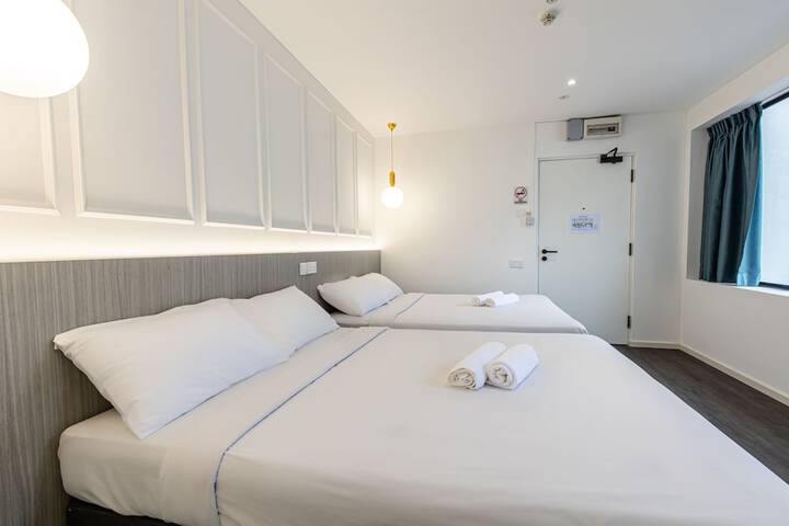 Room 11 of 32