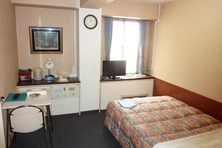 Room 21 of 33