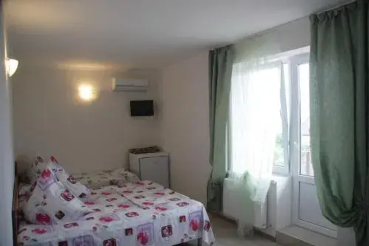 Room 2 of 9
