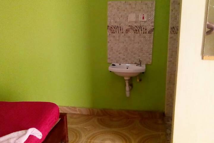 Room 6 of 12