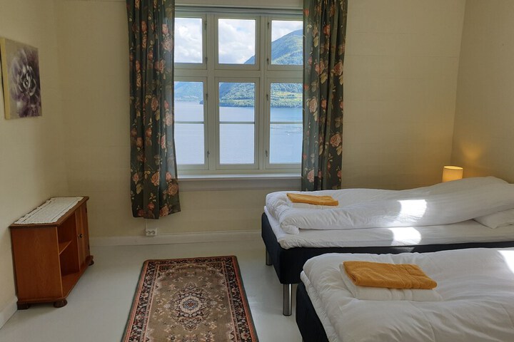 Room 5 of 52