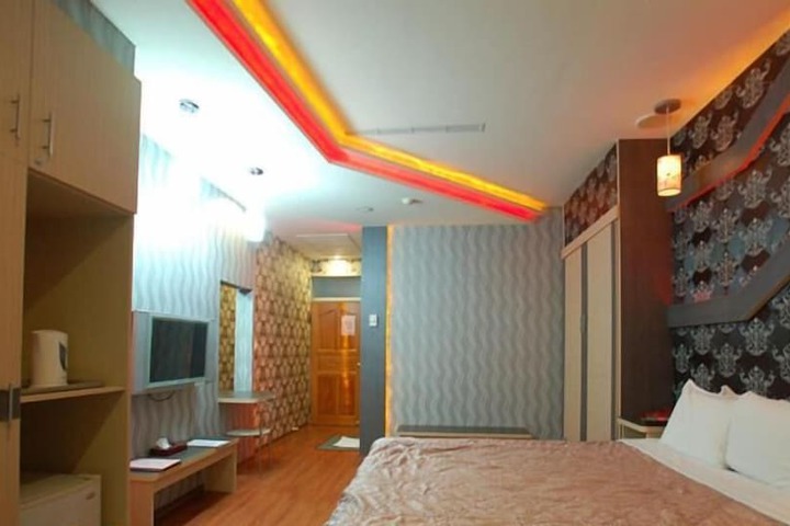 Room 35 of 57