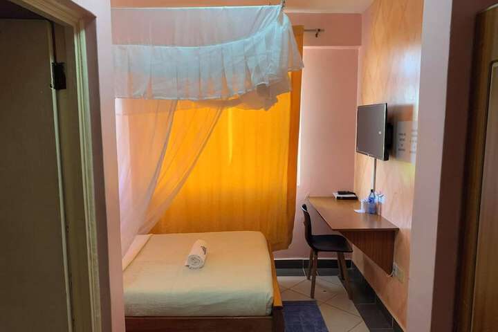Room 18 of 53