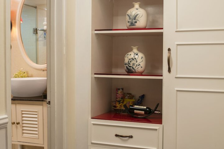 Room 16 of 48