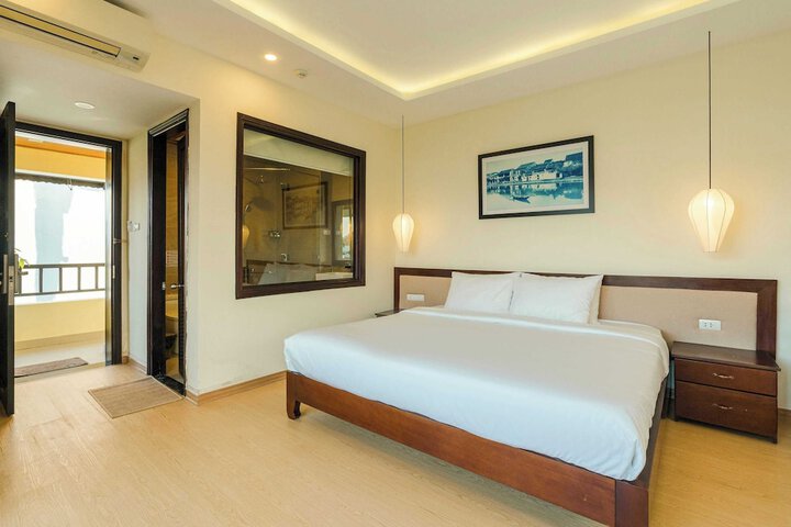 Room 40 of 73