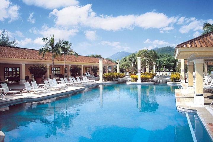 Pool Hotel