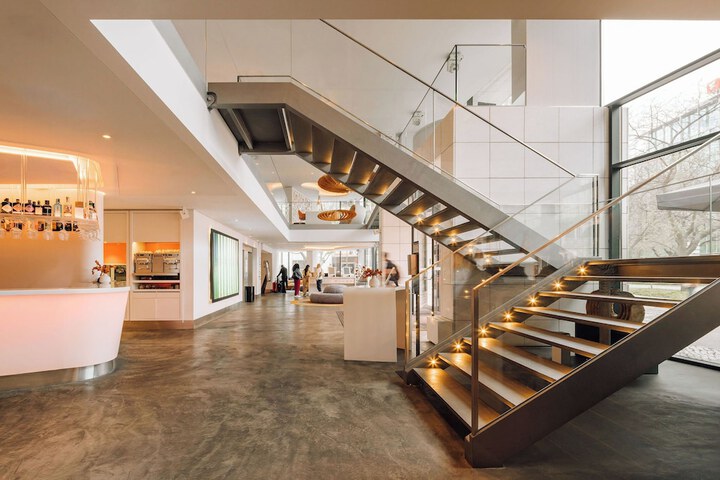 Guest Lobby