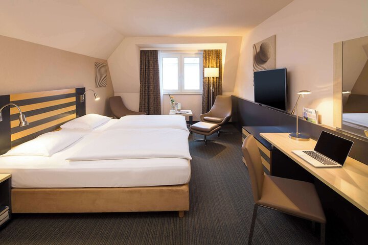 Room 10 of 81