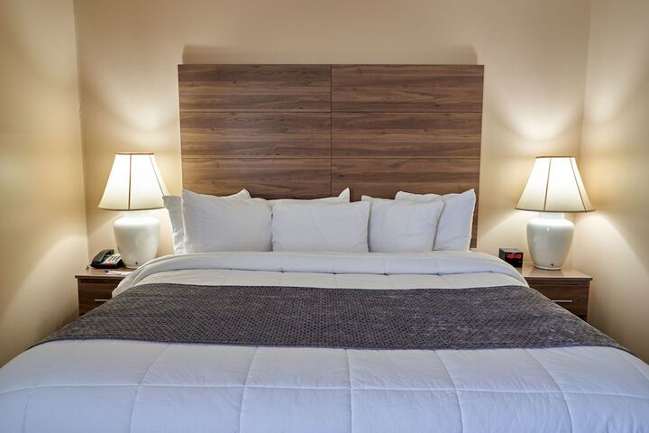 1 King Bed (15 of 33)