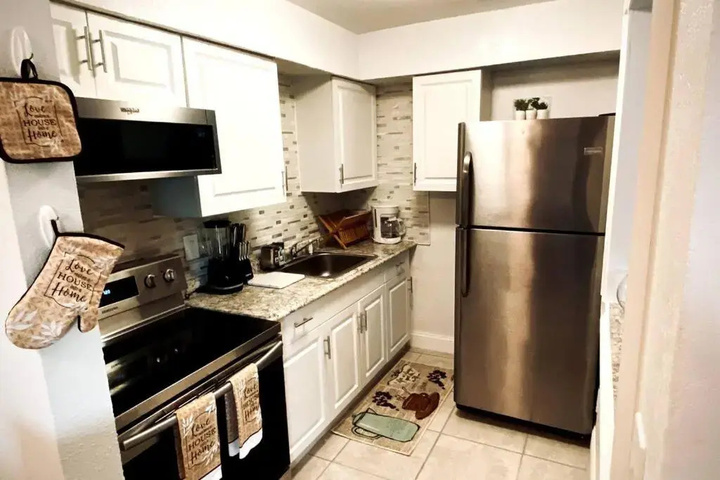 Photo of Lovely 2-bedroom 1-bath rental in Oakland Park FL