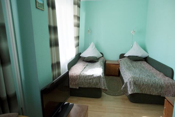 Room 6 of 33