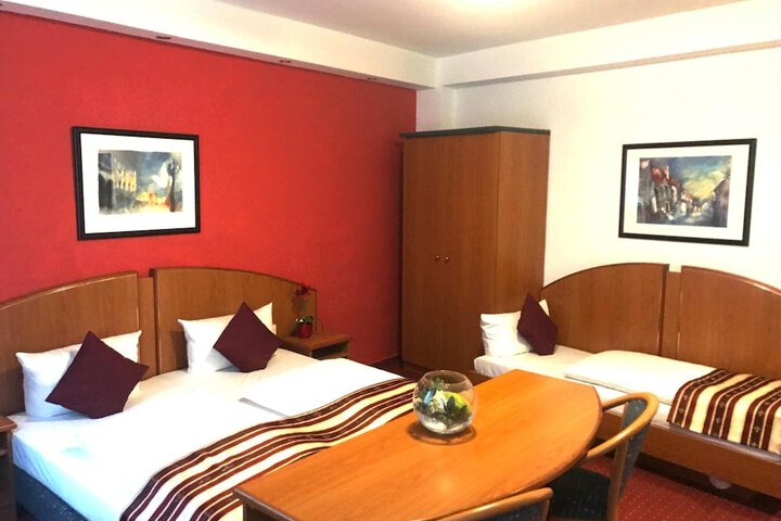 Room 33 of 47
