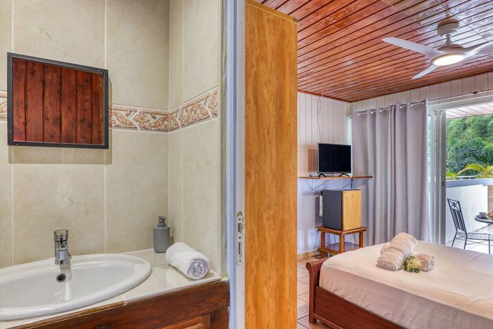 Room 10 of 19