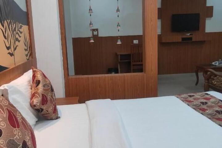 Room 5 of 20