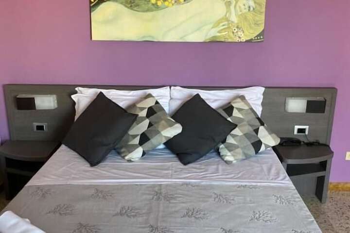 Room 10 of 15