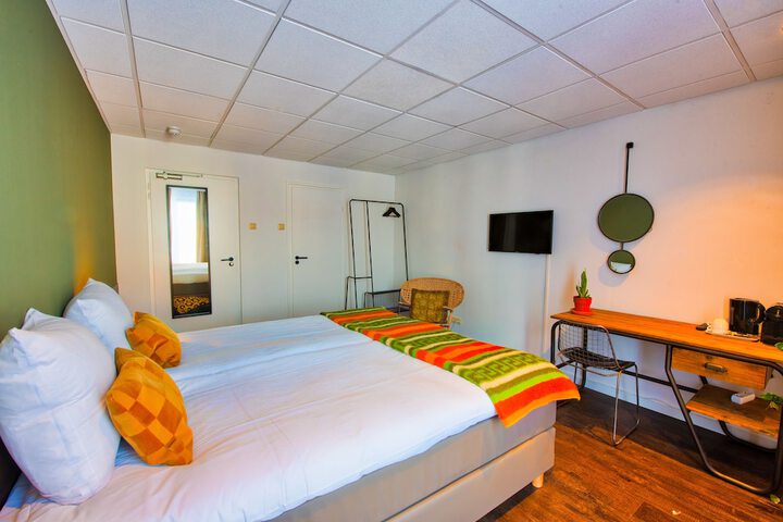 Room 25 of 47