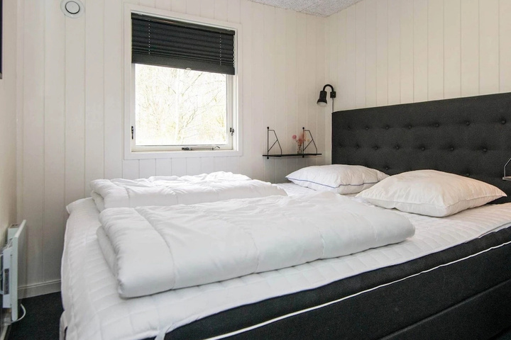Room 2 of 46