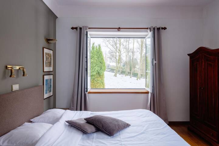 Room 10 of 33