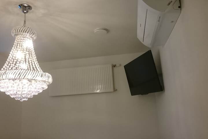 Room 7 of 42