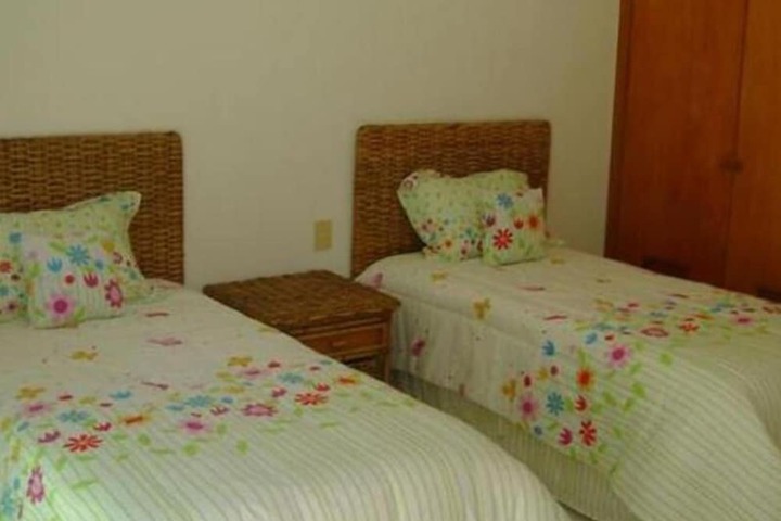 Room 3 of 10