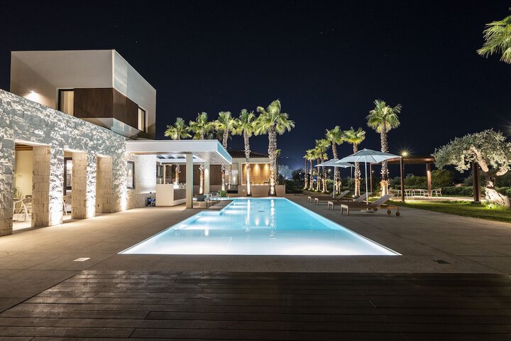 Pool 70 of 157