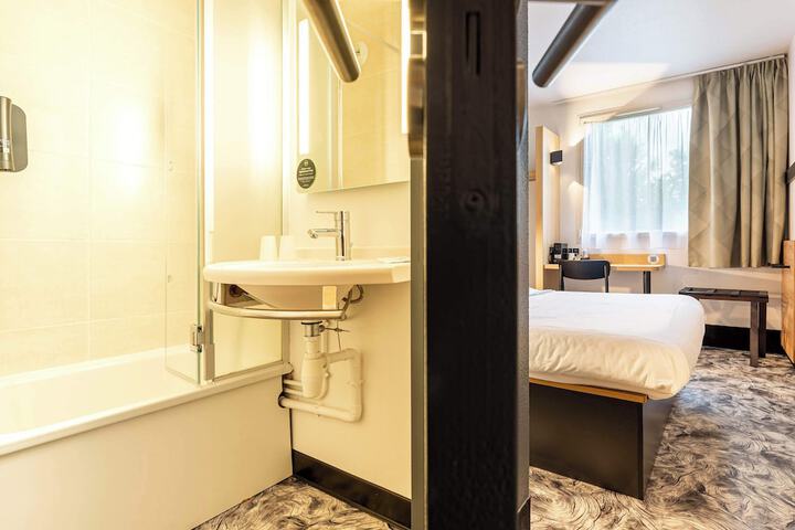 Room 17 of 45